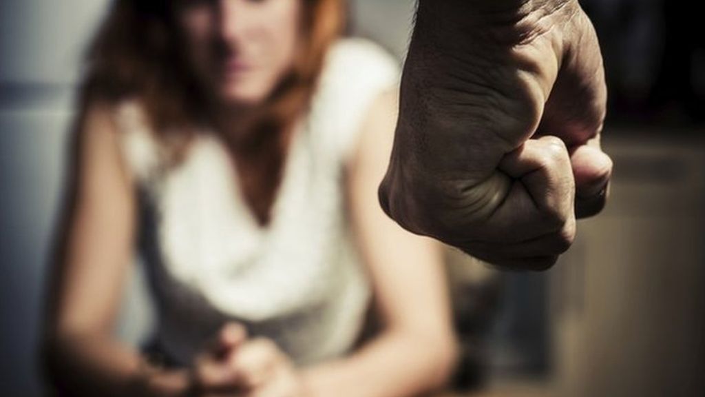 man threatening to punch a woman